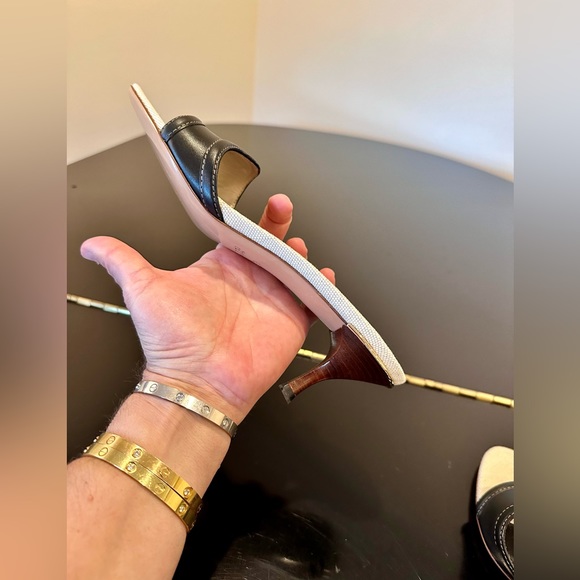 Authentic Vintage Rare Luxury Minimalist Hysteria Crest Gucci Sandals - Picture 12 of 17